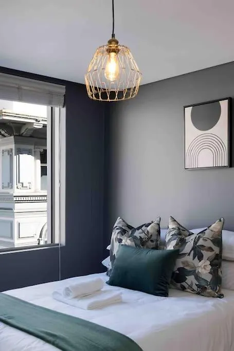 Icarus Homes -Cape Town Mountain View 0*,